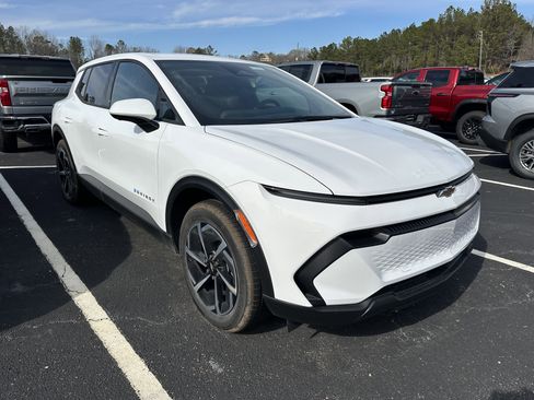 New 2026 Chevrolet Equinox EV LT image 3