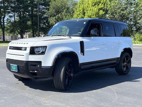 Used 2025 Land Rover Defender 110 X-Dynamic SE AWD/4WD image 2
