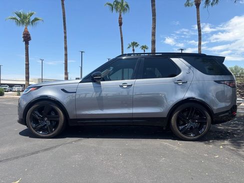 Used 2025 Land Rover Discovery Dynamic SE AWD/4WD image 3