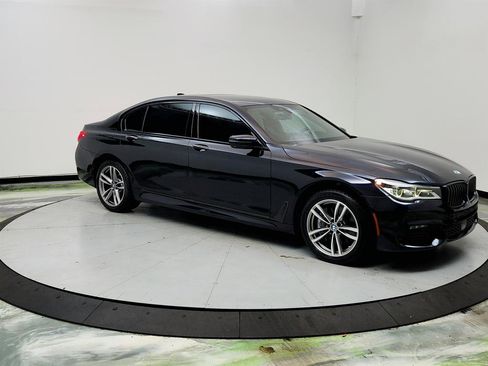 Used 2016 BMW 750i image 3