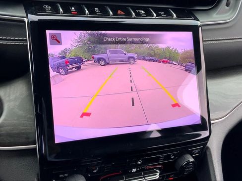 Used 2023 Jeep Grand Cherokee L Limited image 29