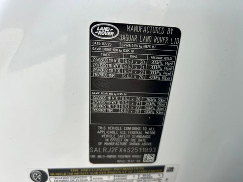 Used 2025 Land Rover Discovery S image 10