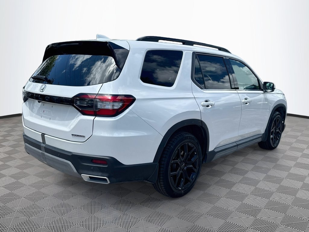 Used 2025 Honda Pilot Touring image 6