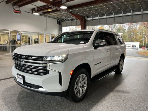 Used 2023 Chevrolet Suburban Premier image 4