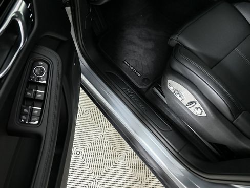 New 2026 Porsche Macan image 8