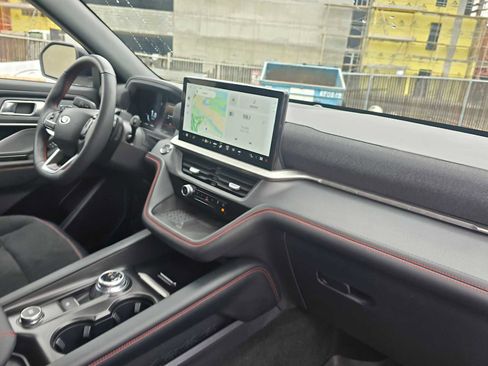 Used 2025 Ford Explorer ST image 13