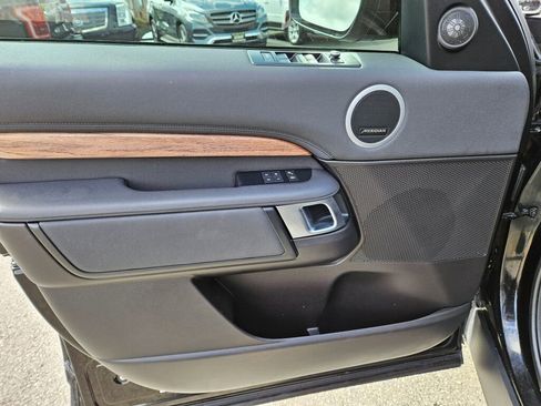 Used 2018 Land Rover Discovery HSE image 20