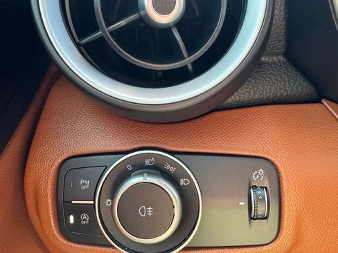 Used 2018 Alfa Romeo Giulia AWD image 16