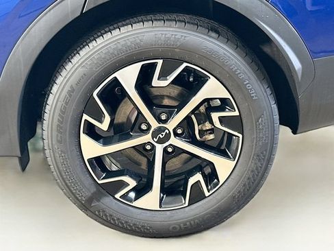 Used 2023 Kia Sportage EX AWD/4WD image 6
