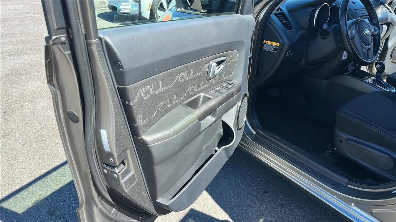 Used 2013 Kia Soul + FWD image 21