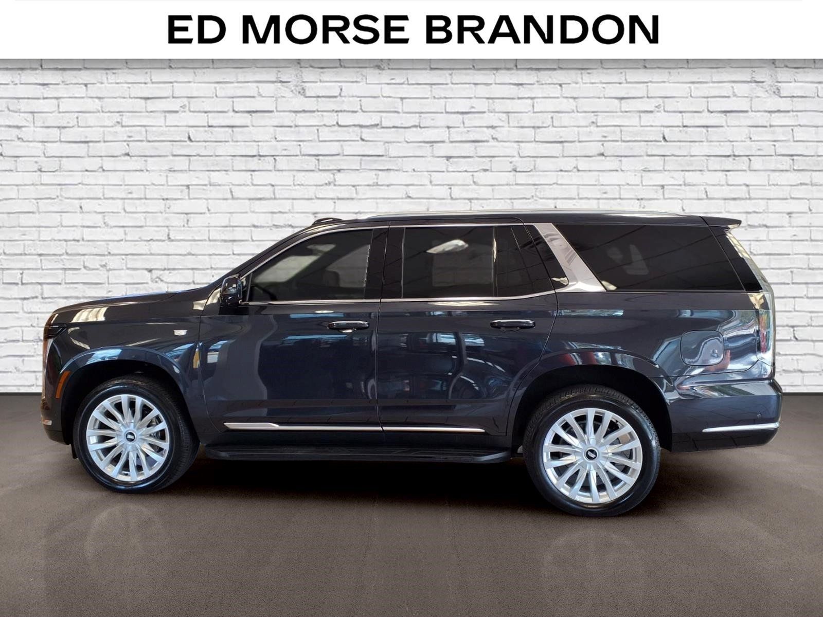 Used 2025 Cadillac Escalade Luxury RWD image 2