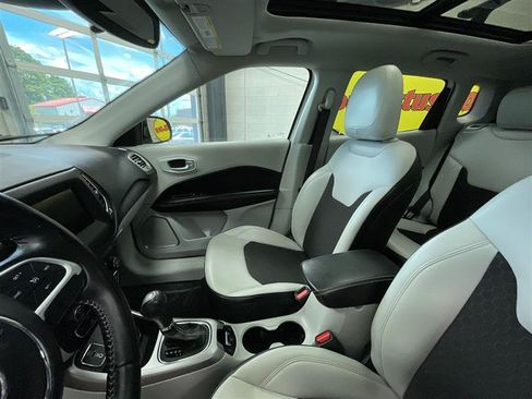 Used 2020 Jeep Compass Latitude FWD image 12