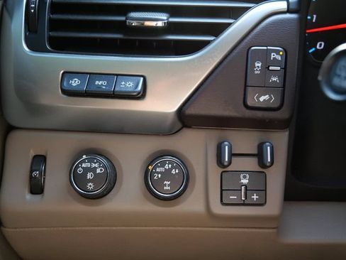 Used 2016 Chevrolet Tahoe LTZ AWD/4WD image 19