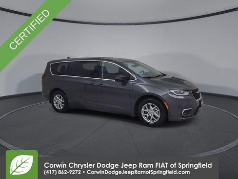 Certified 2023 Chrysler Pacifica Touring-L image 2