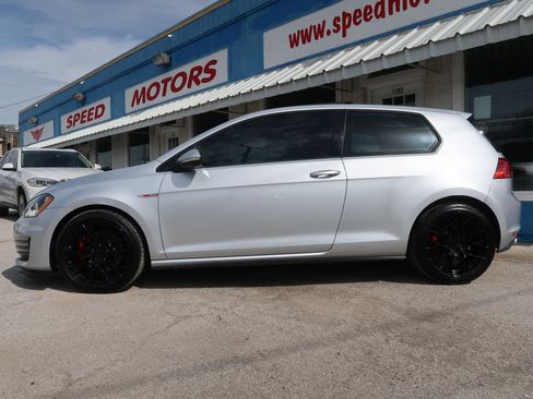 Used 2015 Volkswagen GTI SE FWD image 3