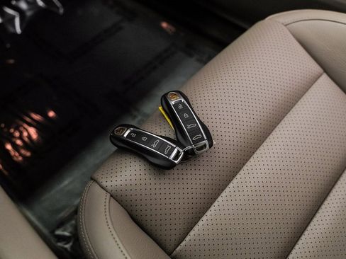 Used 2022 Porsche Taycan 4S image 53