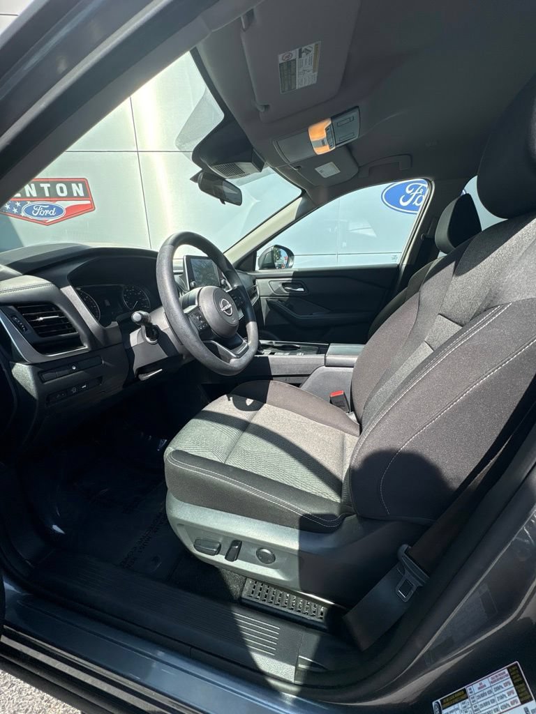 Used 2024 Nissan Rogue SV FWD image 12