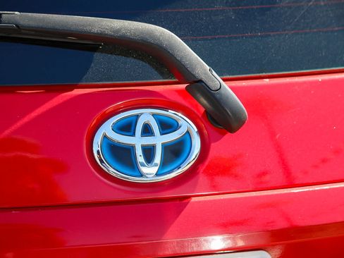Used 2015 Toyota Prius C Three FWD image 22
