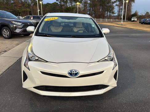 Used 2016 Toyota Prius Two image 7