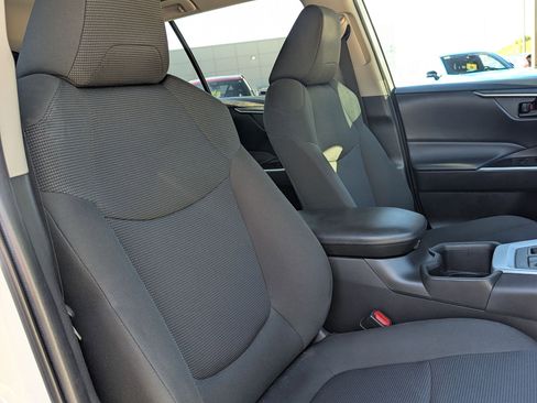 Used 2022 Toyota RAV4 LE image 30