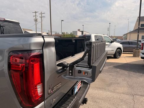 Used 2024 GMC Sierra 1500 AT4X w/ AT4X AEV Edition AWD/4WD image 12
