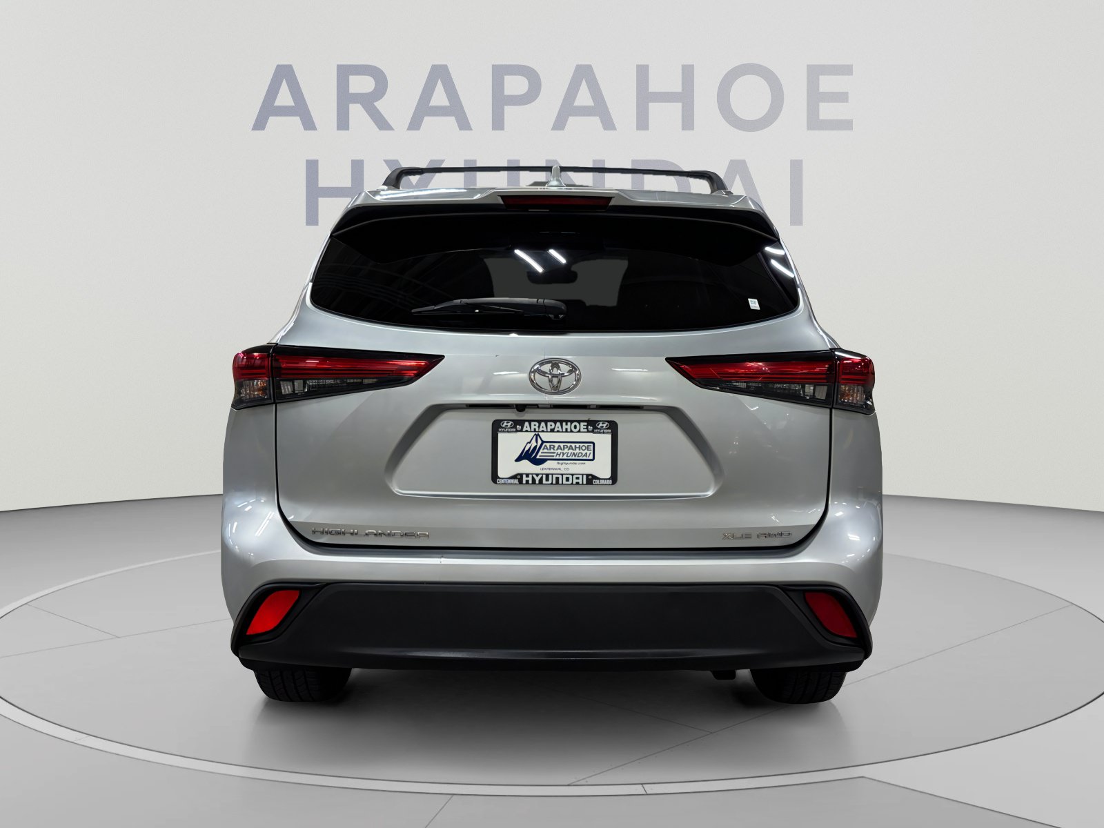 Used 2021 Toyota Highlander XLE AWD/4WD image 4