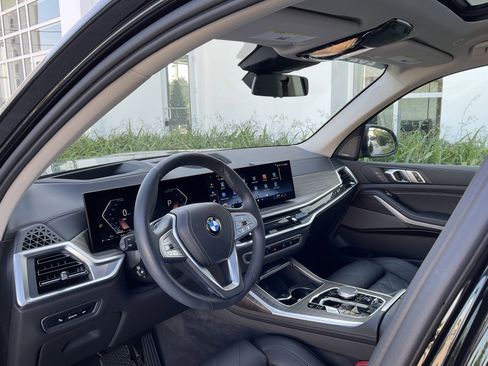 Certified 2024 BMW X7 xDrive40i image 9