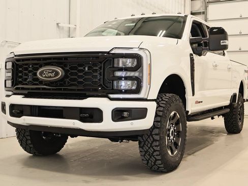 New 2025 Ford F350 Lariat w/ Lariat Ultimate Package AWD/4WD image 4