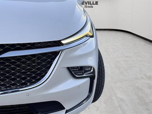 Used 2023 Buick Enclave Avenir w/ Avenir Technology Package image 5