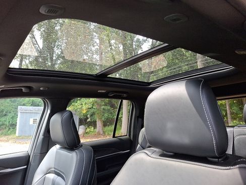 New 2025 Jeep Grand Cherokee Limited w/ Black Appearance Package image 9