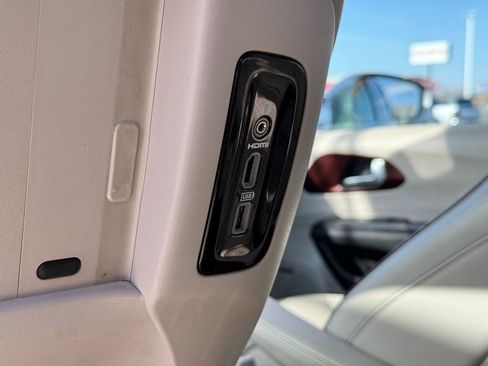 Used 2017 Chrysler Pacifica Limited FWD image 36