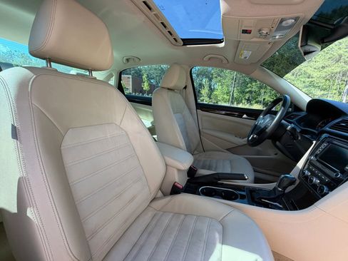 Used 2014 Volkswagen Passat TDI SEL Premium image 22