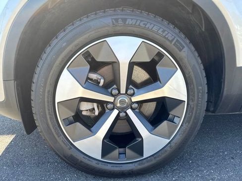 Certified 2025 Volvo XC40 B5 Plus AWD/4WD image 9