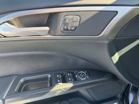 Used 2017 Ford Fusion SE w/ Equipment Group 202A image 12