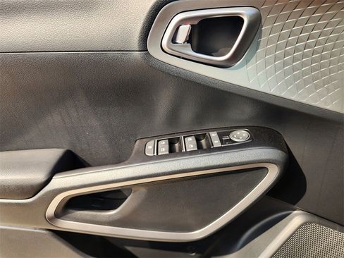 New 2025 Kia Soul S image 17