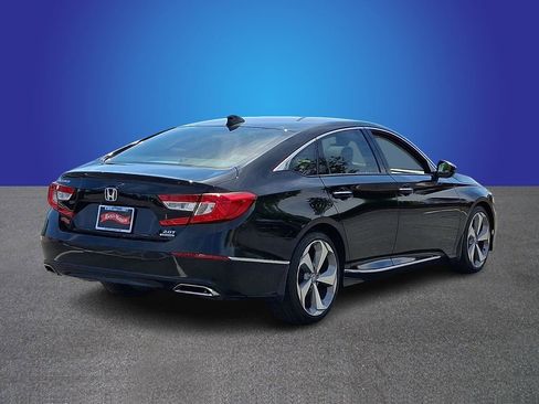 Used 2018 Honda Accord Touring image 4