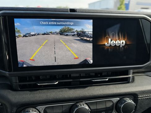 Used 2026 Jeep Gladiator Mojave AWD/4WD image 21