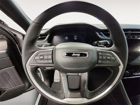 New 2025 Jeep Grand Cherokee Limited image 12