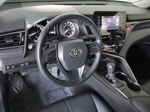Used 2022 Toyota Camry SE FWD image 9