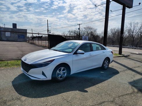 Used 2021 Hyundai Elantra SE image 5
