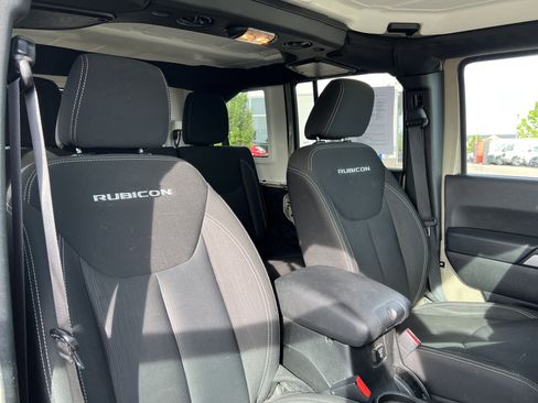 Used 2017 Jeep Wrangler Unlimited Rubicon w/ Connectivity Group AWD/4WD image 15