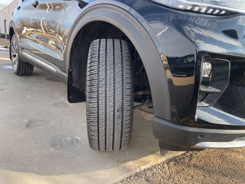 Used 2025 Ford Explorer Platinum w/ Ultimate Package image 19