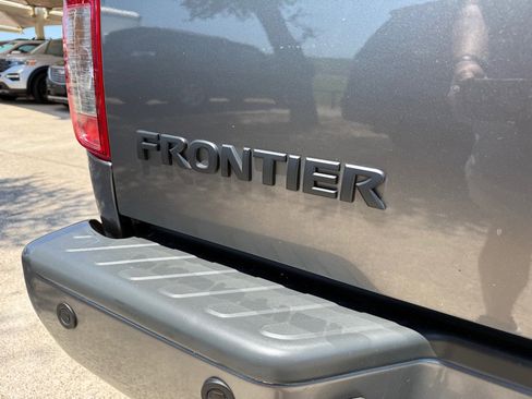 Used 2021 Nissan Frontier SV w/ Midnight Edition Floor Mats image 12