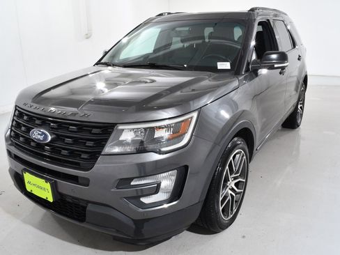 Used 2016 Ford Explorer Sport image 2