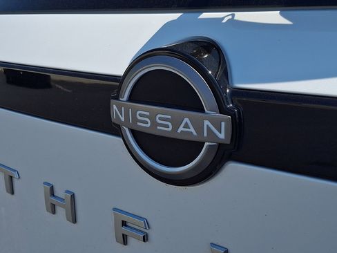 Used 2025 Nissan Pathfinder SL AWD/4WD image 30