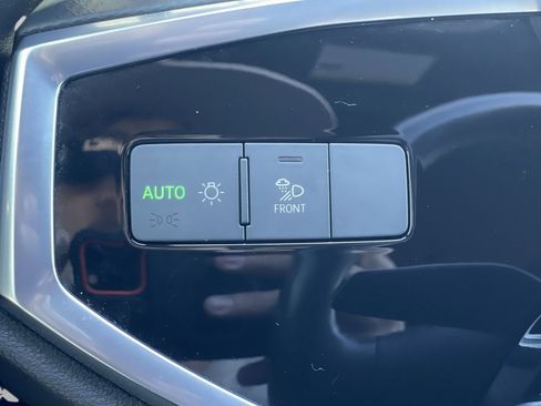 Used 2020 Audi Q3 2.0T Premium Plus w/ Premium Plus Package image 28