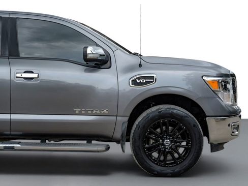 Used 2017 Nissan Titan SL AWD/4WD image 7