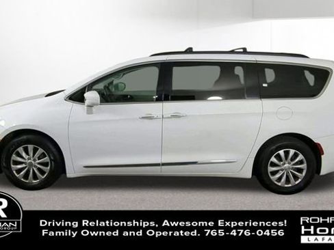 Used 2017 Chrysler Pacifica Touring-L image 5