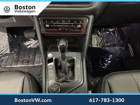 Used 2022 Volkswagen Tiguan SE w/ Panoramic Sunroof Package image 22