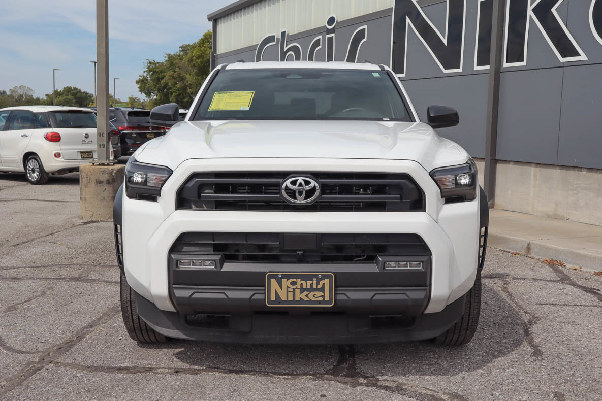 Used 2025 Toyota 4Runner SR5 AWD/4WD image 2